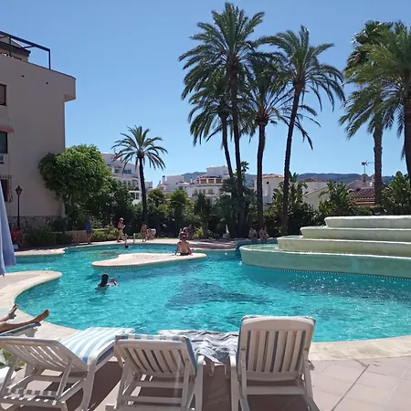 Parchís Con Piscina Apartamento